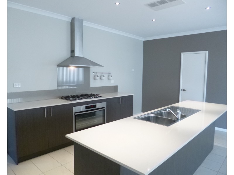 10 Verbana Drive, Aveley WA 6069