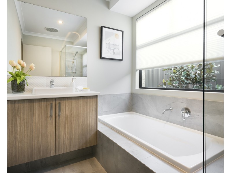 24 Windermere Blvd, Aveley WA 6069