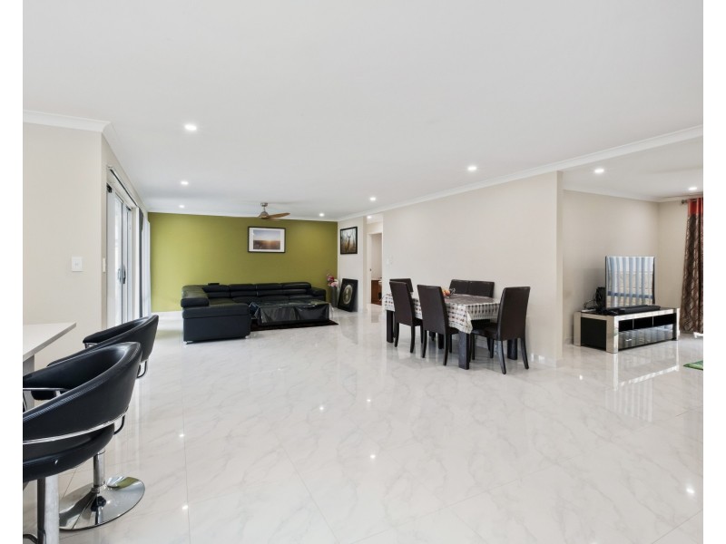 4 Lomandra Road, Helena Valley WA 6056