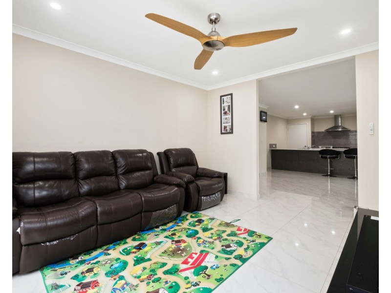 4 Lomandra Road, Helena Valley WA 6056