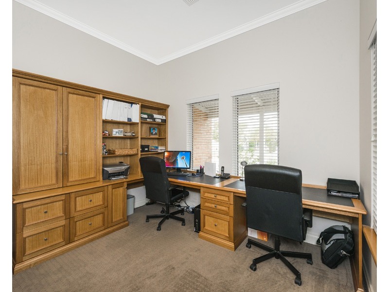 6 Shipton Lane, The Vines WA 6069