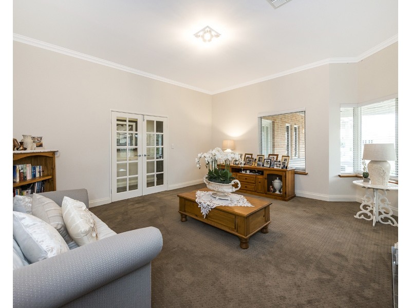 6 Shipton Lane, The Vines WA 6069