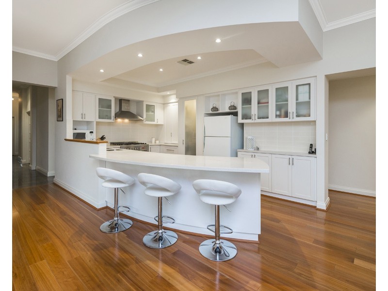 6 Shipton Lane, The Vines WA 6069