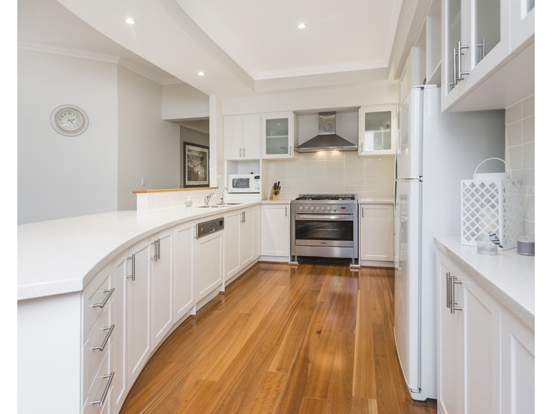 6 Shipton Lane, The Vines WA 6069