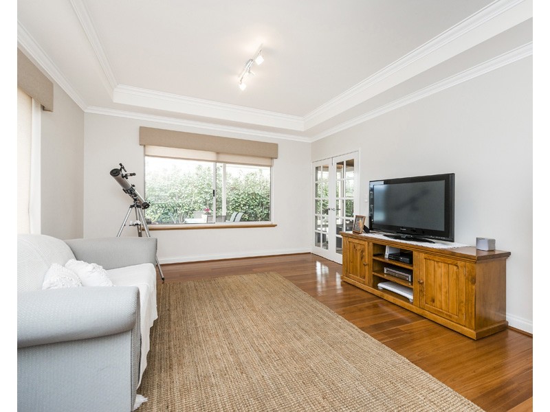 6 Shipton Lane, The Vines WA 6069