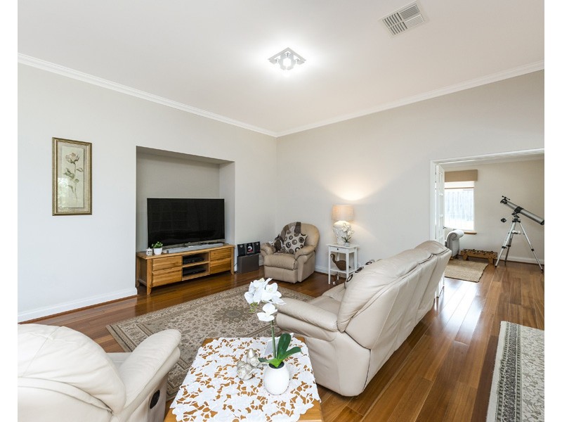 6 Shipton Lane, The Vines WA 6069