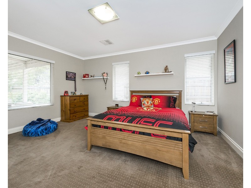 6 Shipton Lane, The Vines WA 6069