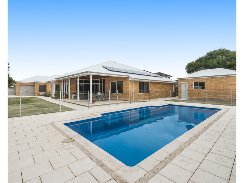 6 Shipton Lane, The Vines WA 6069