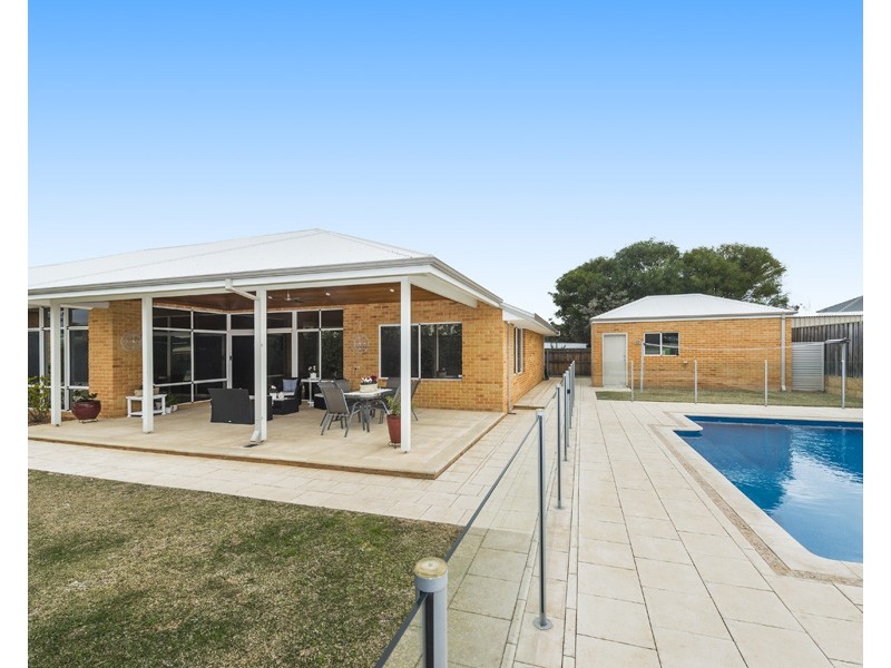6 Shipton Lane, The Vines WA 6069