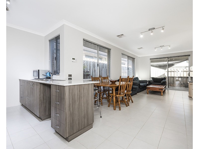 6 Brewster Circuit, Ellenbrook WA 6069