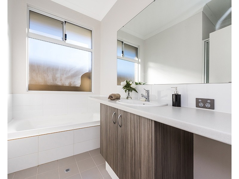 6 Brewster Circuit, Ellenbrook WA 6069