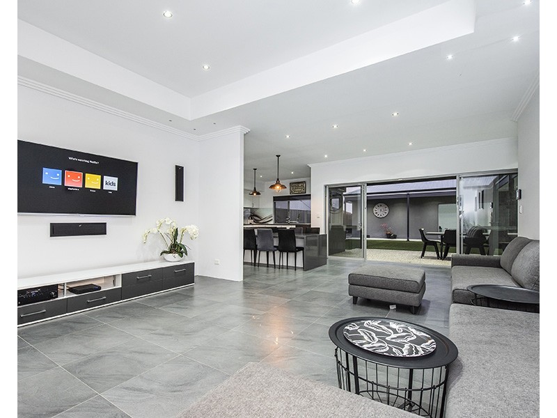 24 Mayroyd Drive, Ellenbrook WA 6069