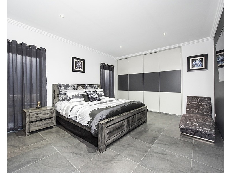 24 Mayroyd Drive, Ellenbrook WA 6069