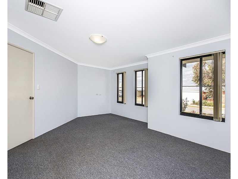 8 Simmonds Pass, Ellenbrook WA 6069