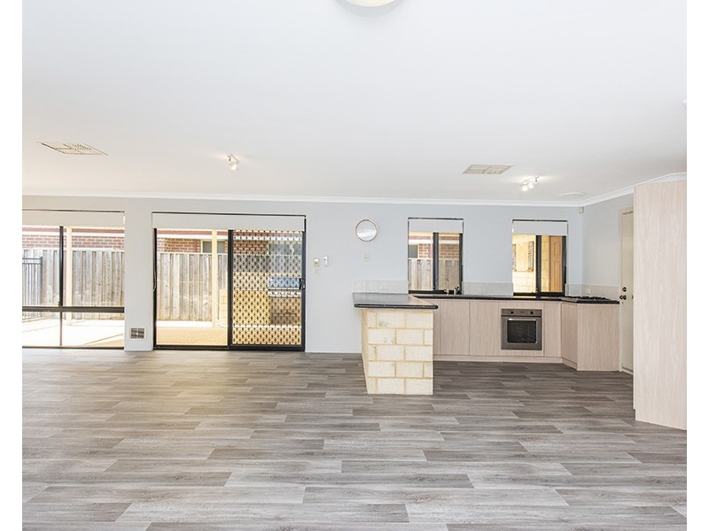 8 Simmonds Pass, Ellenbrook WA 6069