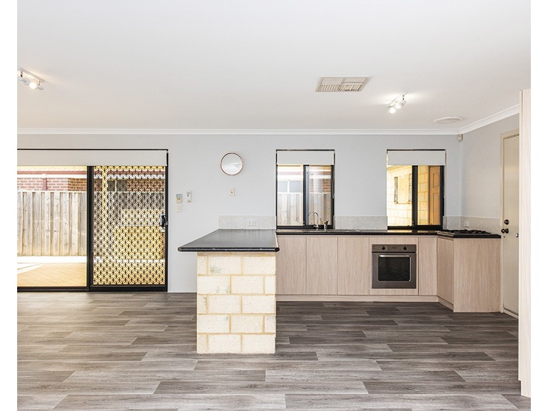 8 Simmonds Pass, Ellenbrook WA 6069