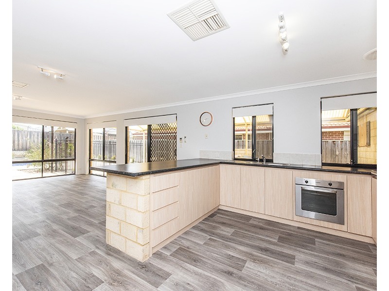 8 Simmonds Pass, Ellenbrook WA 6069