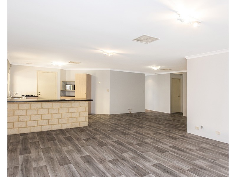 8 Simmonds Pass, Ellenbrook WA 6069