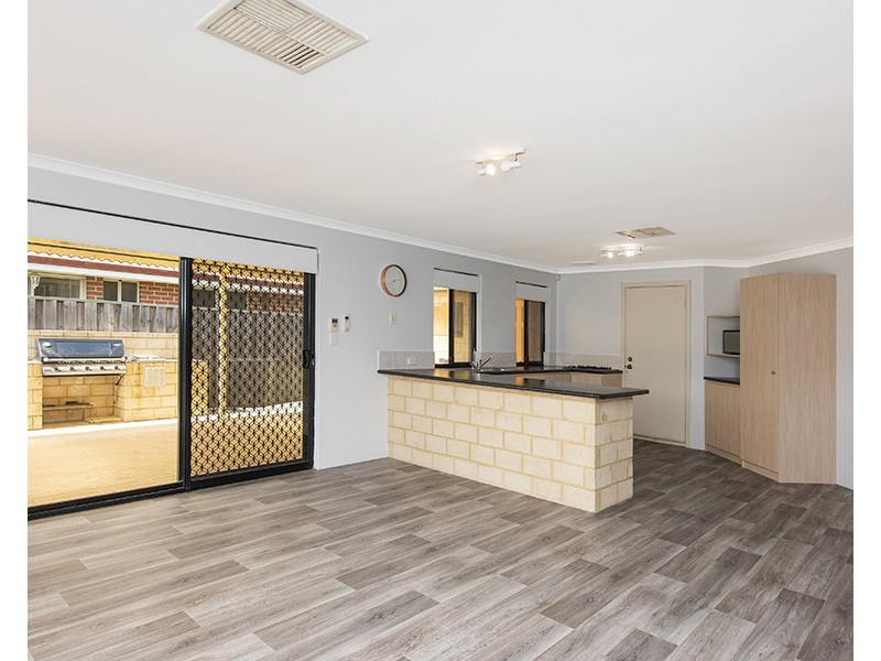 8 Simmonds Pass, Ellenbrook WA 6069