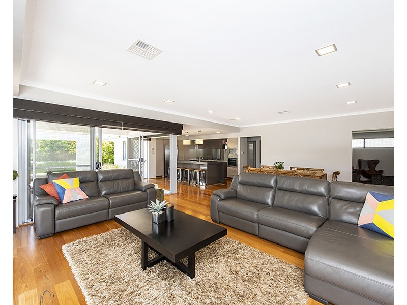 7 Adlington Way, Ellenbrook WA 6069