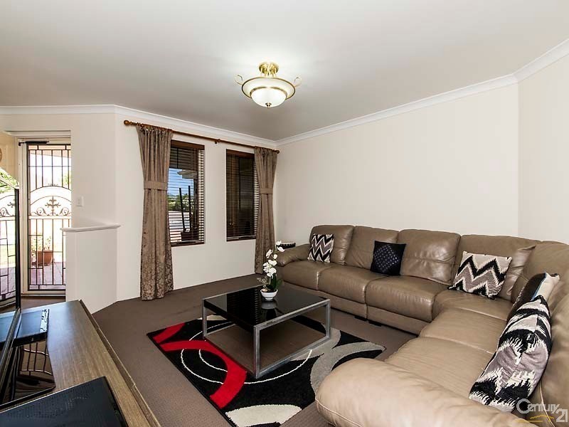29 Bingarra Crescent, Tapping WA 6065