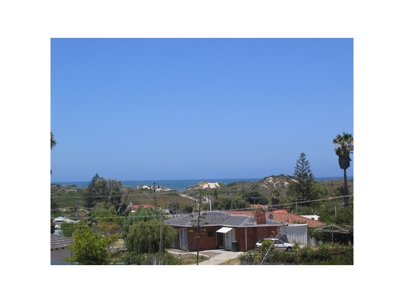 4 Hutt Court, Two Rocks WA 6037