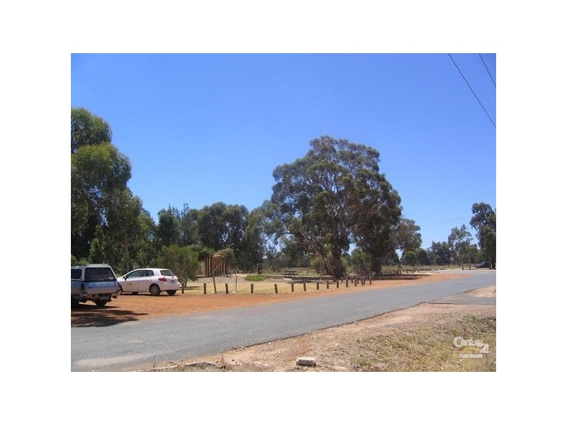 8 Chittering Road, Bullsbrook WA 6084