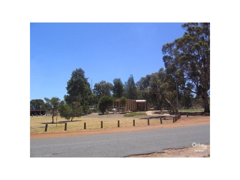 8 Chittering Road, Bullsbrook WA 6084