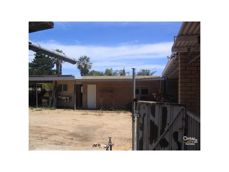 8 Chittering Road, Bullsbrook WA 6084