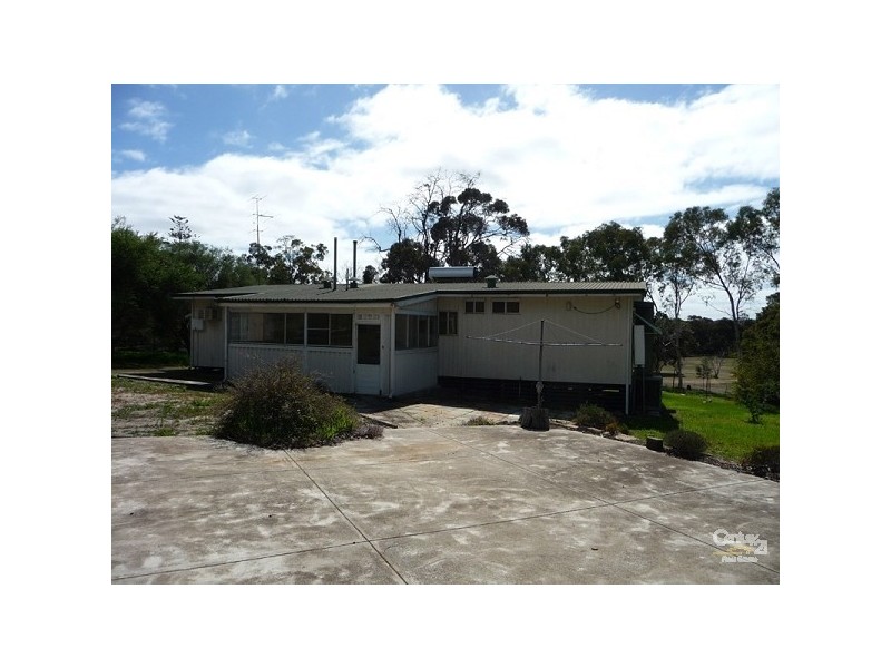 13 Tames Rd, Bakers Hill WA 6562