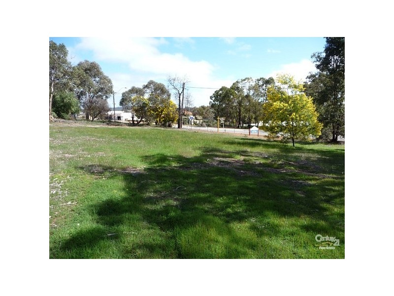 13 Tames Rd, Bakers Hill WA 6562