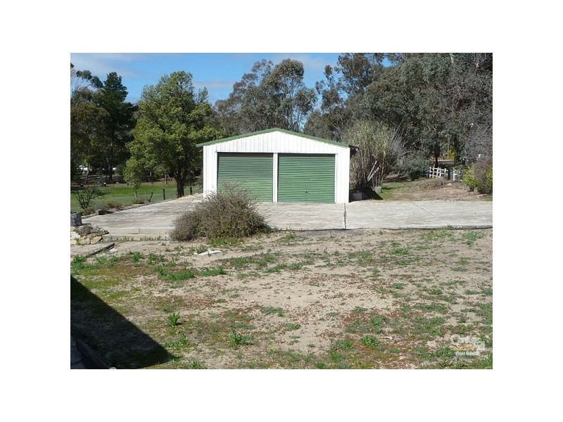 13 Tames Rd, Bakers Hill WA 6562