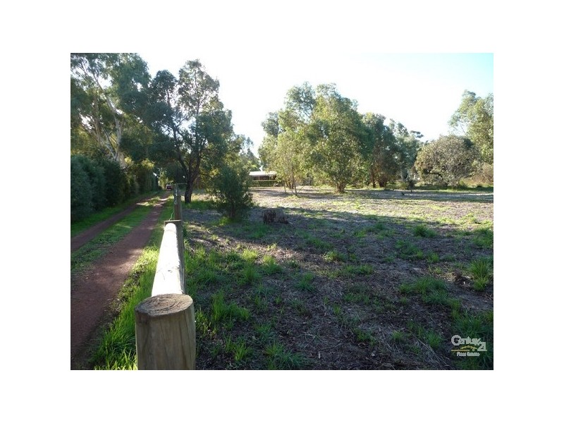 15 Edwards Place, Muchea WA 6501