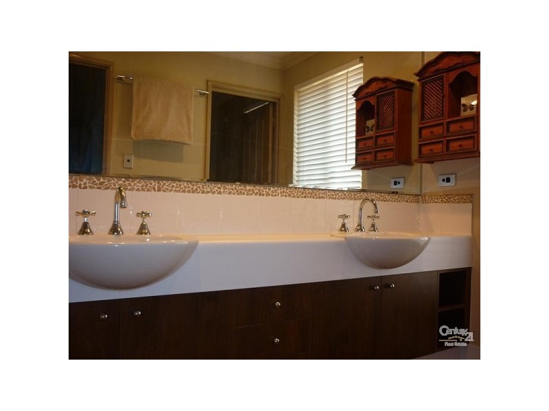 111 Sussex Bend, Lower Chittering WA 6084