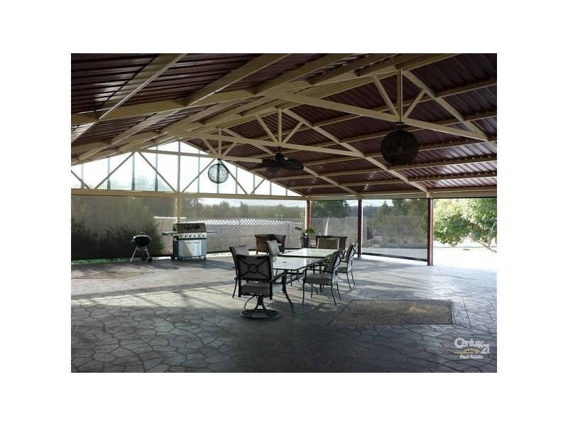 111 Sussex Bend, Lower Chittering WA 6084