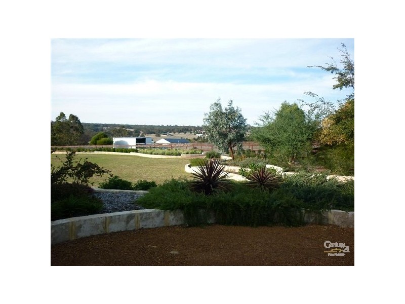 111 Sussex Bend, Lower Chittering WA 6084