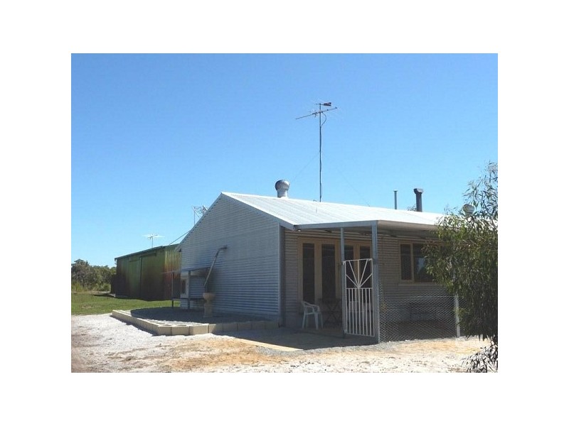 82 Bell Road, Gingin WA 6503