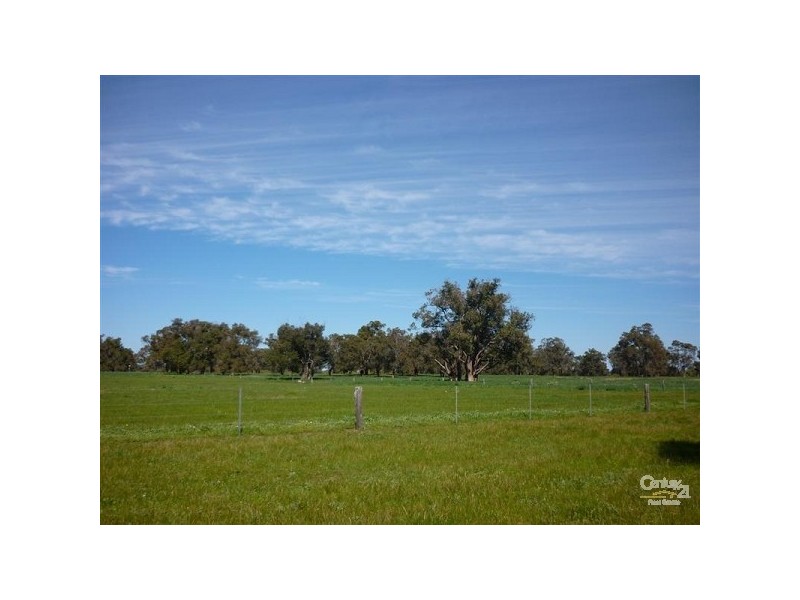 12 Wire Road, Gingin WA 6503