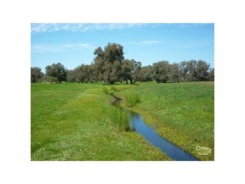 12 Wire Road, Gingin WA 6503