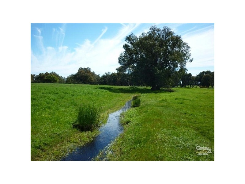 12 Wire Road, Gingin WA 6503