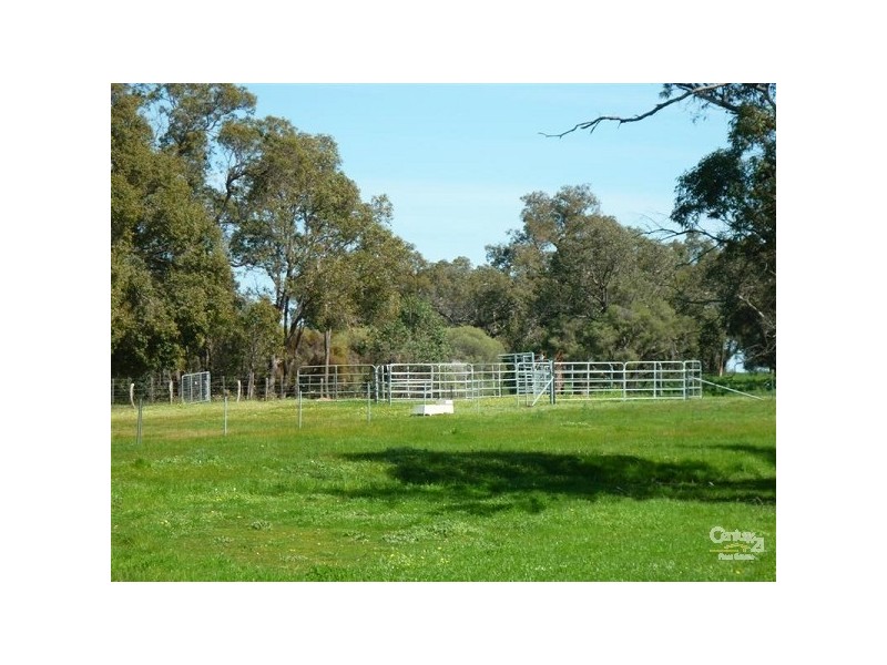 12 Wire Road, Gingin WA 6503