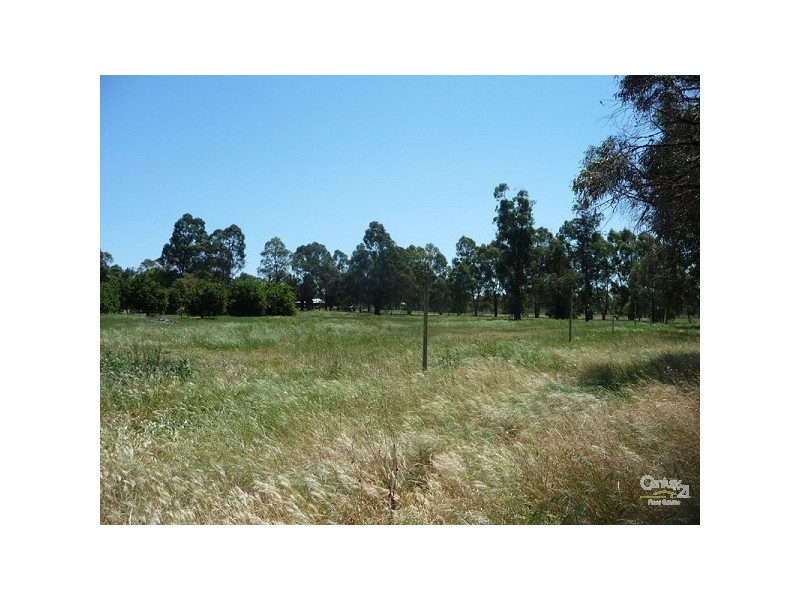 40 Carl St, Muchea WA 6501