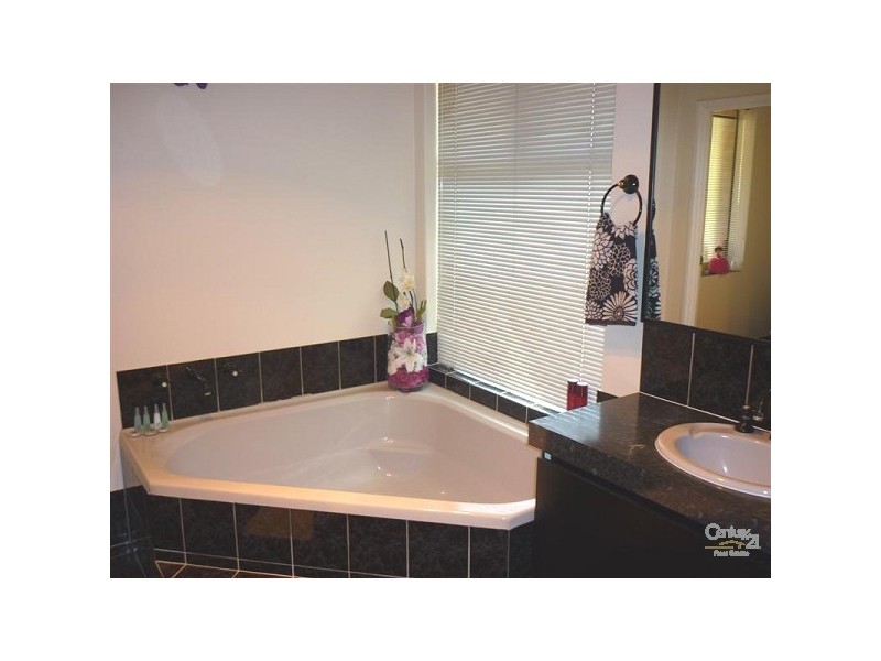 10 Strachan Road, Bullsbrook WA 6084