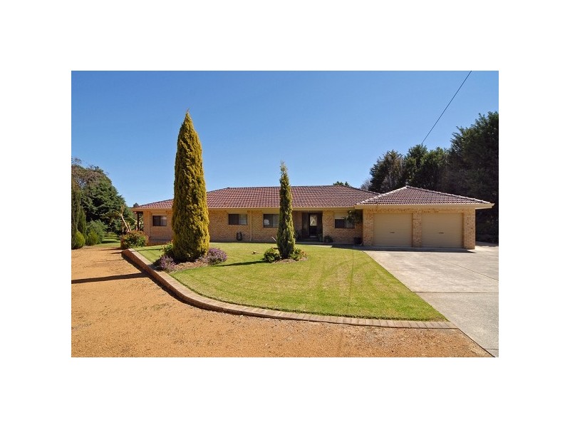 33 Carob Tree Place, Lesmurdie WA 6076