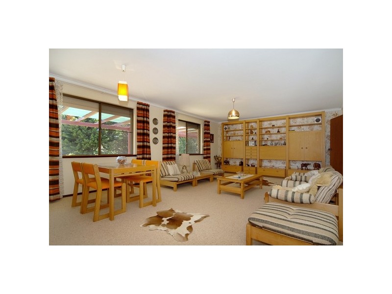 33 Carob Tree Place, Lesmurdie WA 6076