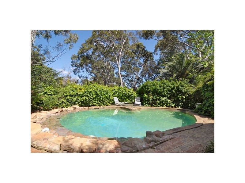 11 Taylor Road, Kalamunda WA 6076