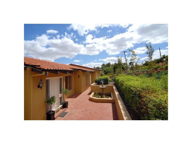 7 Maxine Court, Lesmurdie WA 6076