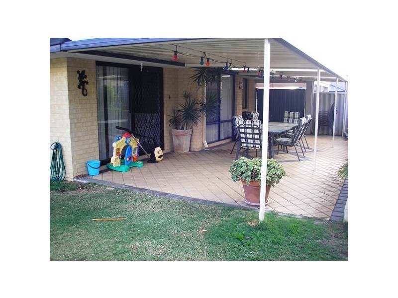 17 Seville Road, Forrestfield WA 6058