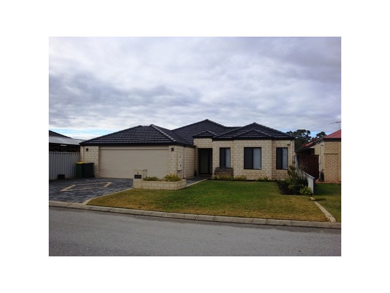 4 Yallambee Way, Queens Park WA 6107
