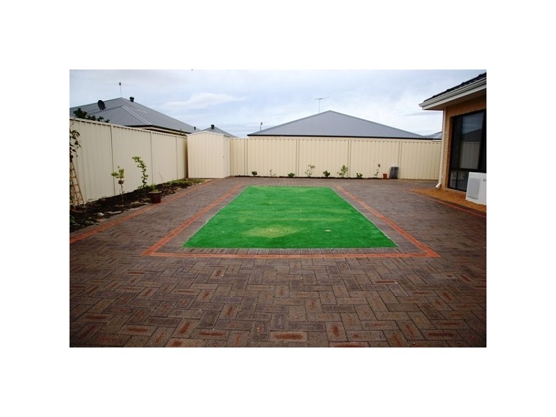 24 Brittain Road, Wattle Grove WA 6107